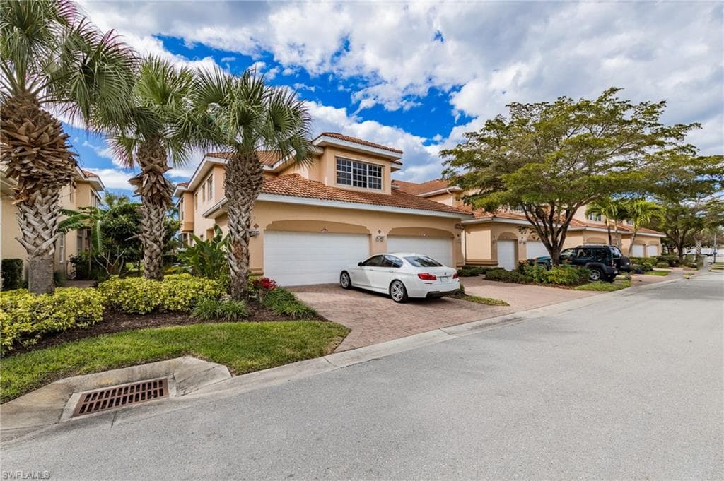 13901 Avon Park CIR 201 FORT MYERS, FL 33912