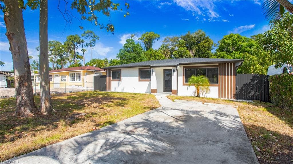 5477 Martin ST NAPLES, FL 34113