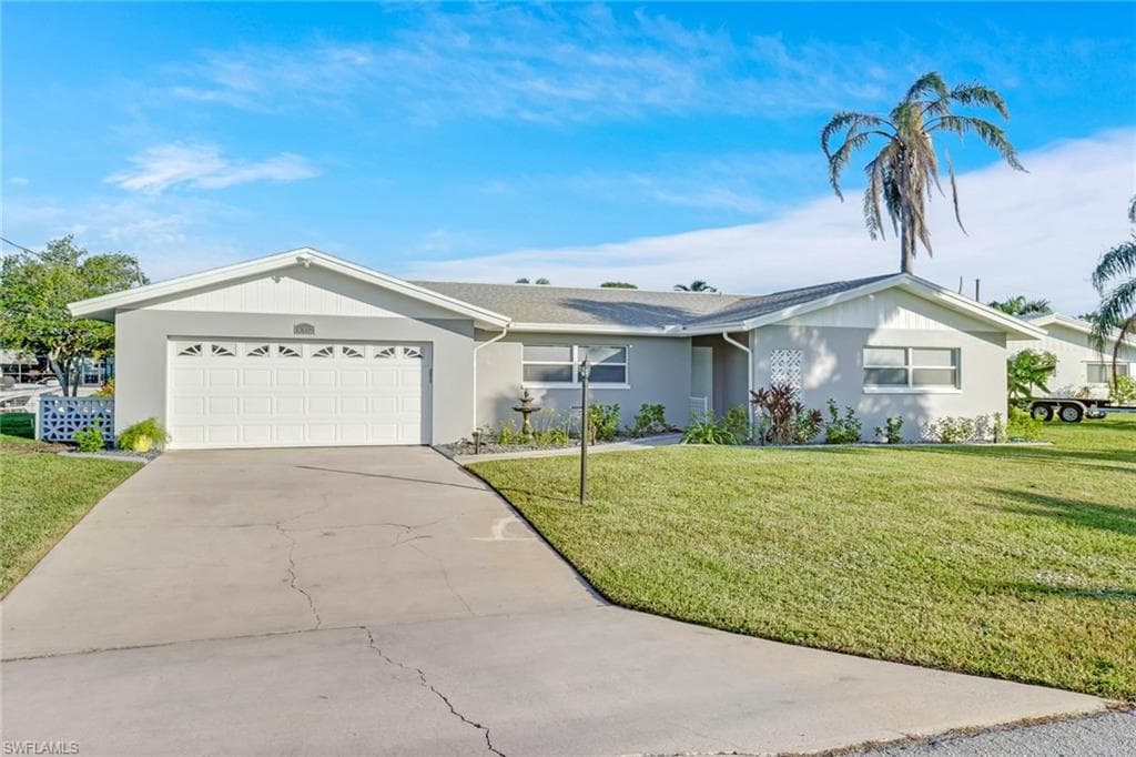 4312 S Bay CIR NORTH FORT MYERS, FL 33903