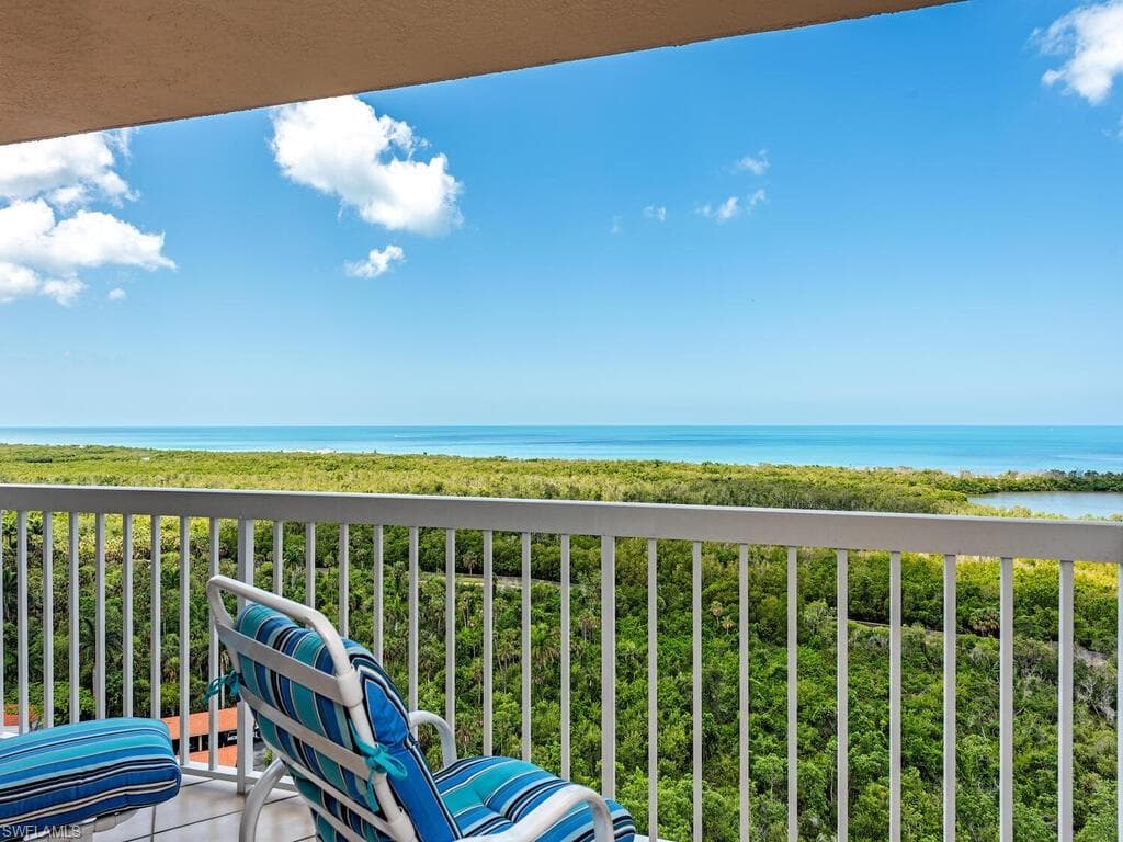 6585 NICHOLAS BLVD 1602 NAPLES, FL 34108