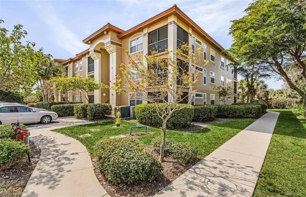 8851 Colonnades CT W 134 BONITA SPRINGS, FL 34135