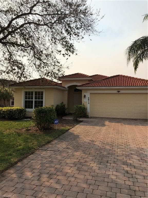 2813 Amberwood LN NAPLES, FL 34120