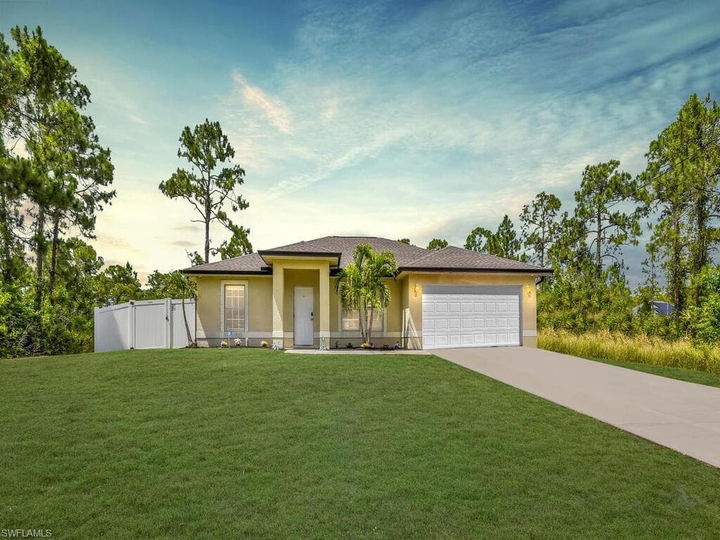 3206 33rd ST W LEHIGH ACRES, FL 33971