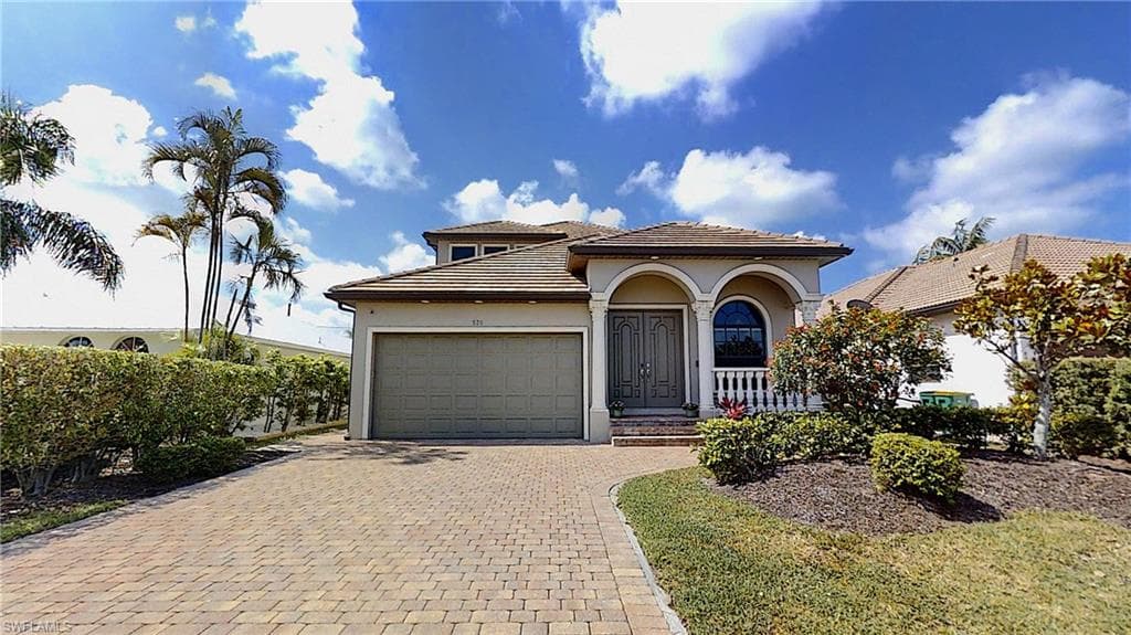576 97th AVE N NAPLES, FL 34108