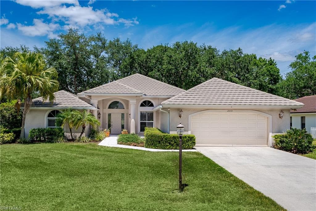 2073 Laguna WAY NAPLES, FL 34109