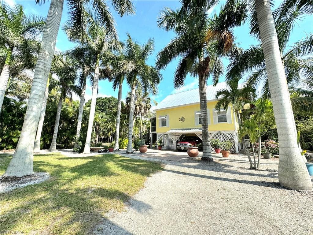 2732 Weeks AVE NAPLES, FL 34112