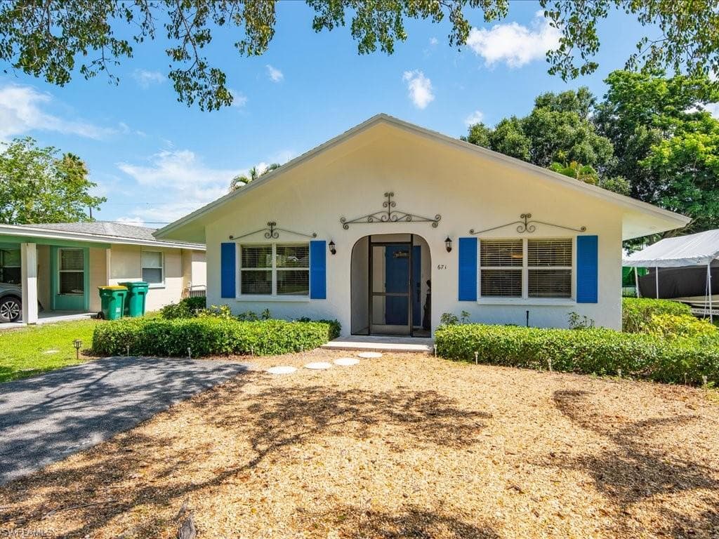 671 102nd AVE N NAPLES, FL 34108