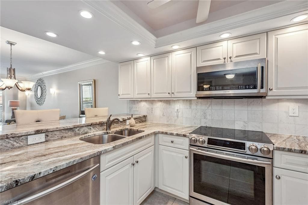 693 Seaview CT PH3 MARCO ISLAND, FL 34145