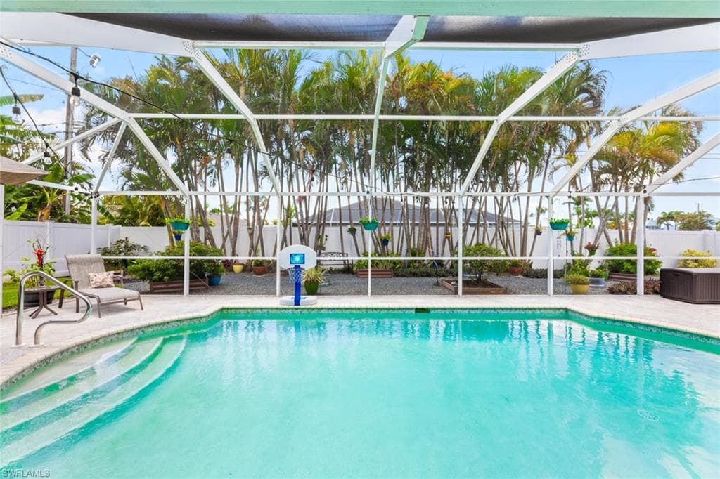 610 SE 16th ST CAPE CORAL, FL 33904