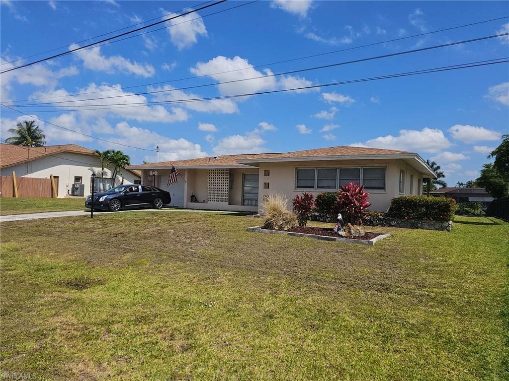 207 SE 37th LN CAPE CORAL, FL 33904