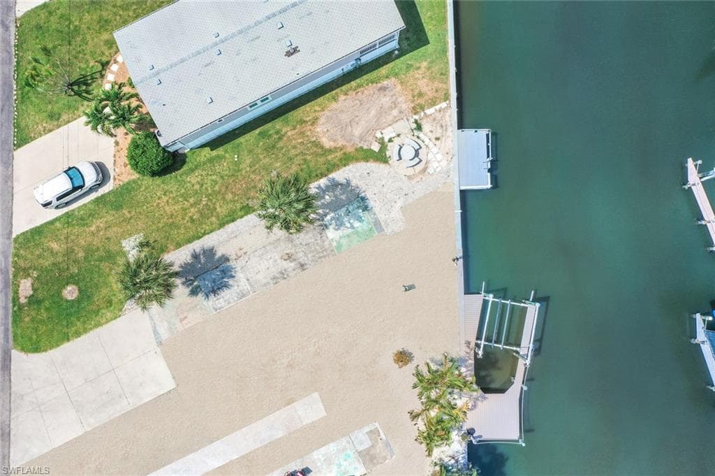 32 Nancy LN FORT MYERS BEACH, FL 33931