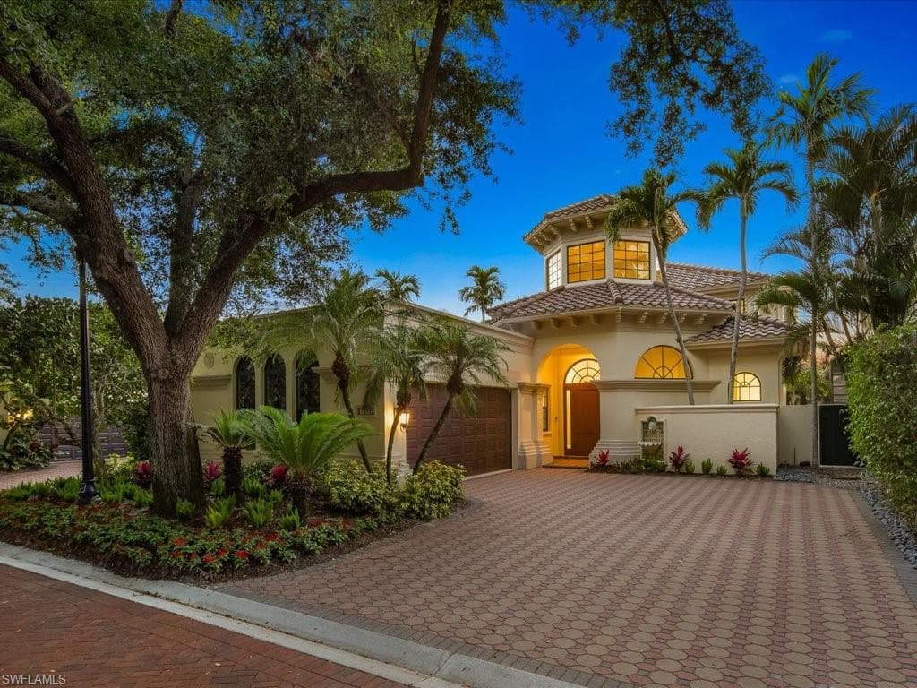 7855 Vizcaya WAY NAPLES, FL 34108