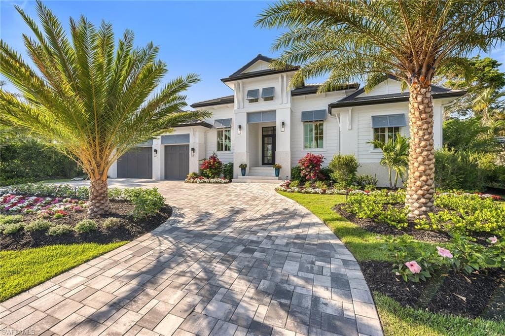 635 Parkview LN NAPLES, FL 34103