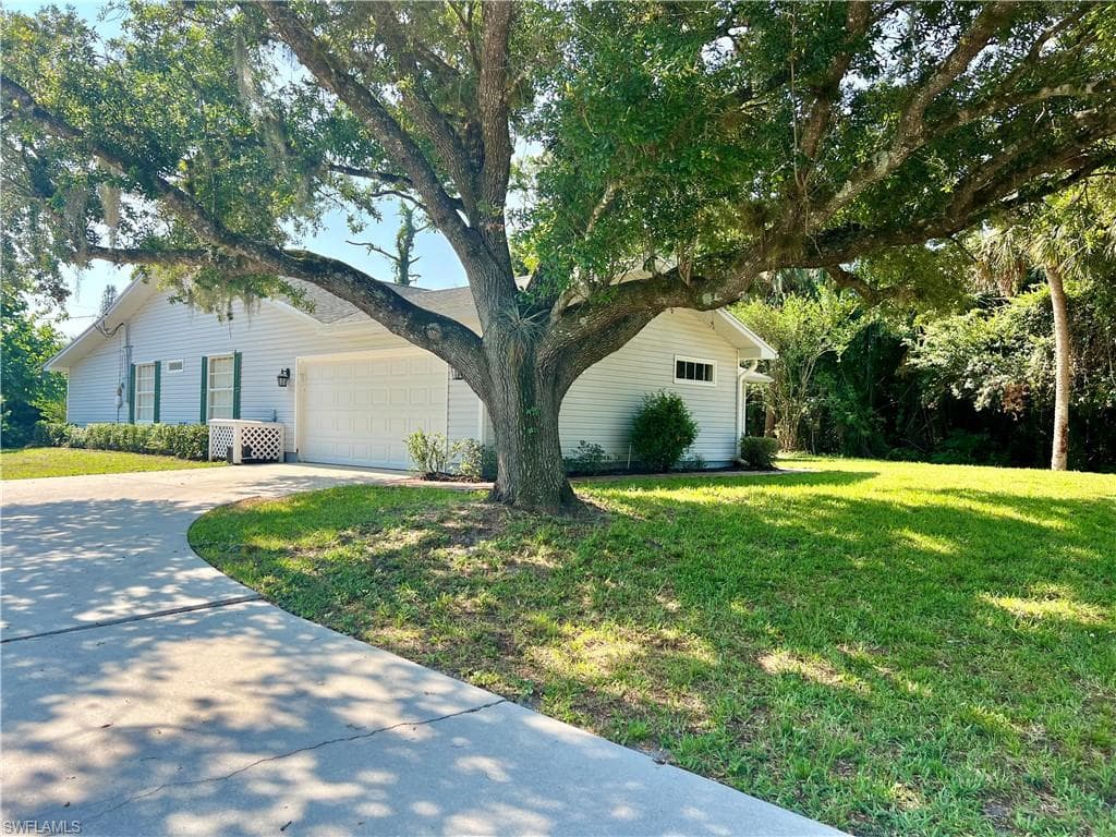 214 Lincoln AVE LEHIGH ACRES, FL 33936
