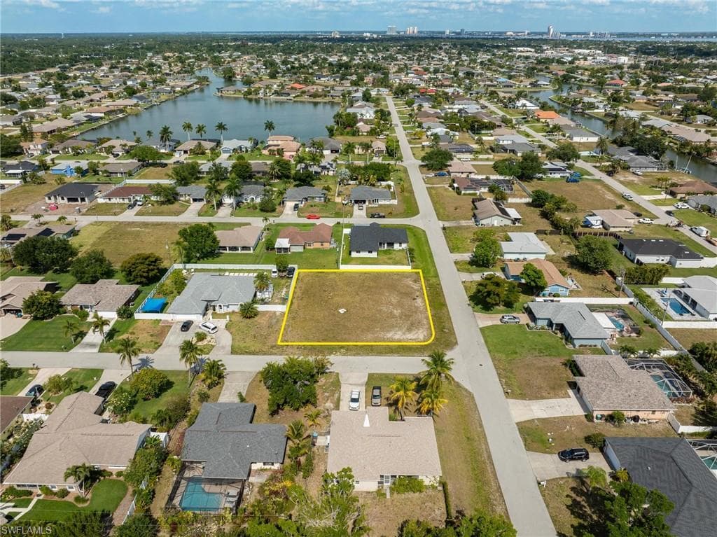 303 NE 18th PL CAPE CORAL, FL 33909