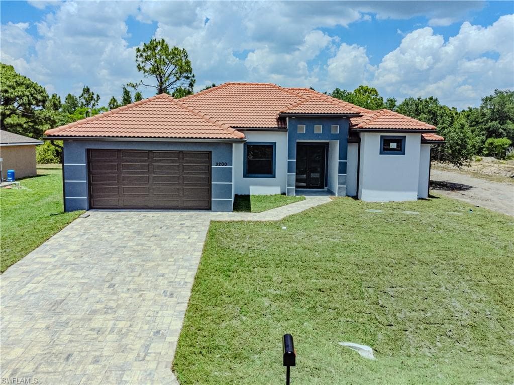 3200 31st ST W LEHIGH ACRES, FL 33971