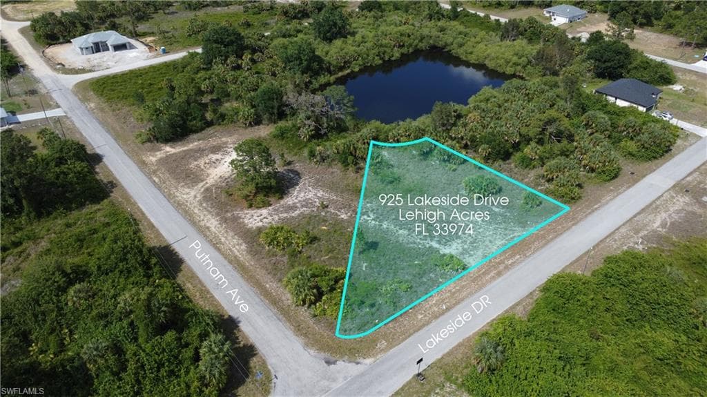 925 Lakeside DR LEHIGH ACRES, FL 33974
