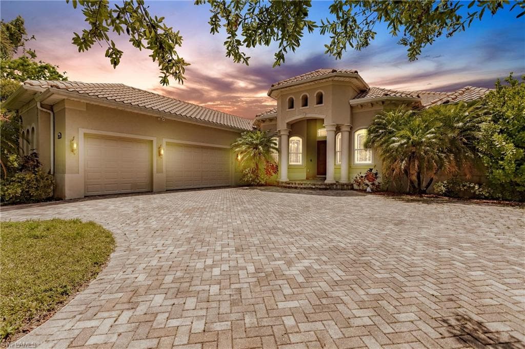 581 31st ST SW NAPLES, FL 34117