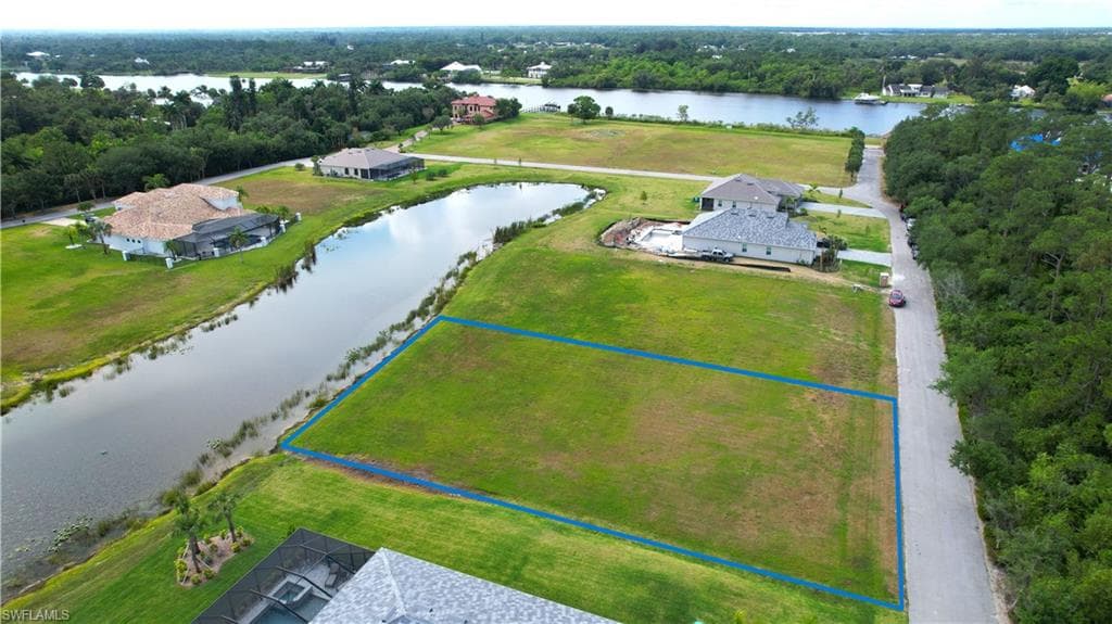 17140 Serengeti CIR ALVA, FL 33920