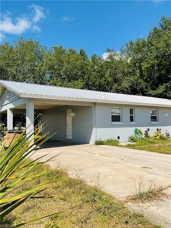 19 Arizona RD LEHIGH ACRES, FL 33936