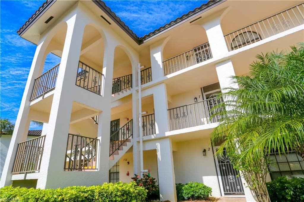 267 Deerwood CIR 6 NAPLES, FL 34113