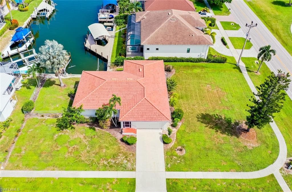 451 Sand Hill ST MARCO ISLAND, FL 34145