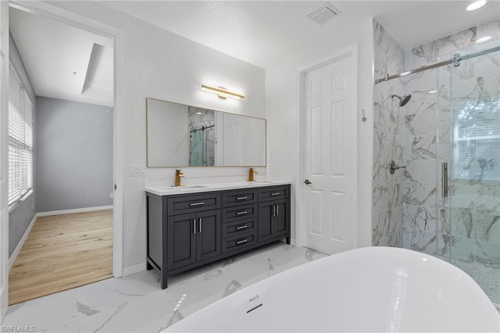 1360 Mariposa CIR 102 NAPLES, FL 34105