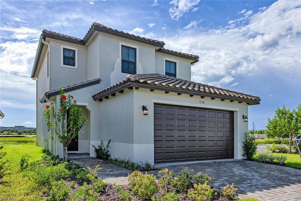 8720 Madrid CIR NAPLES, FL 34104
