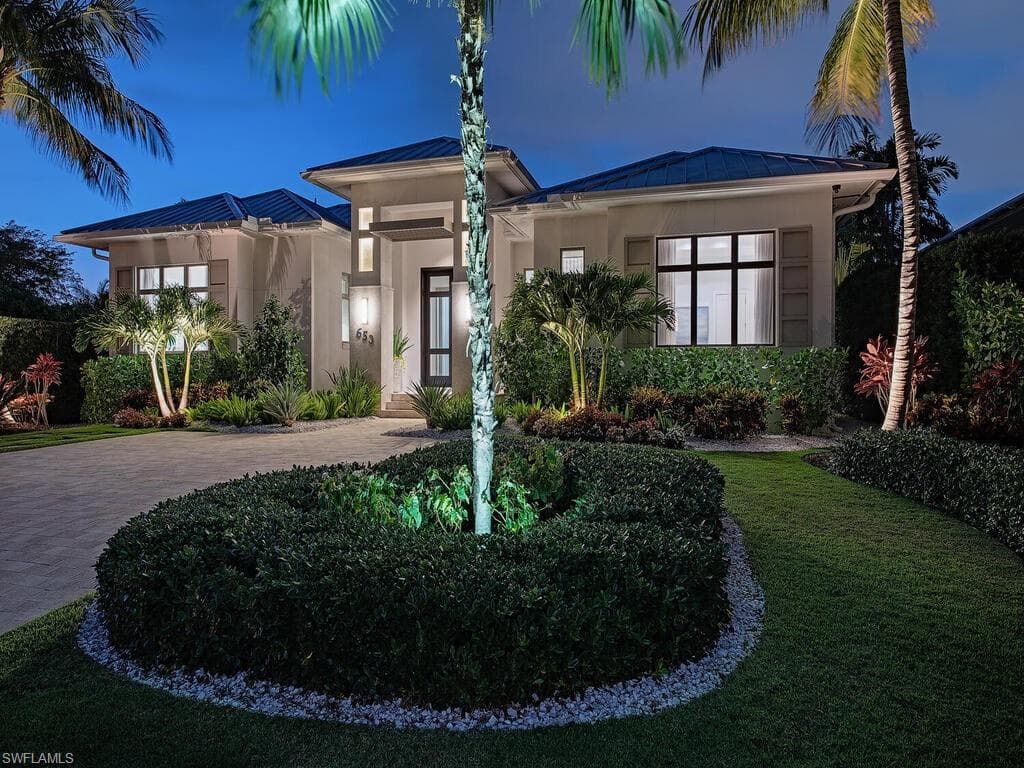 653 13th AVE S NAPLES, FL 34102