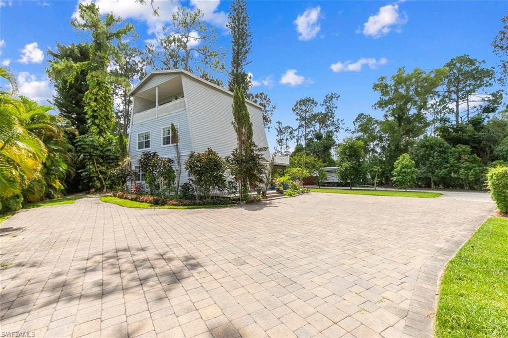 6230 Bur Oaks LN NAPLES, FL 34119