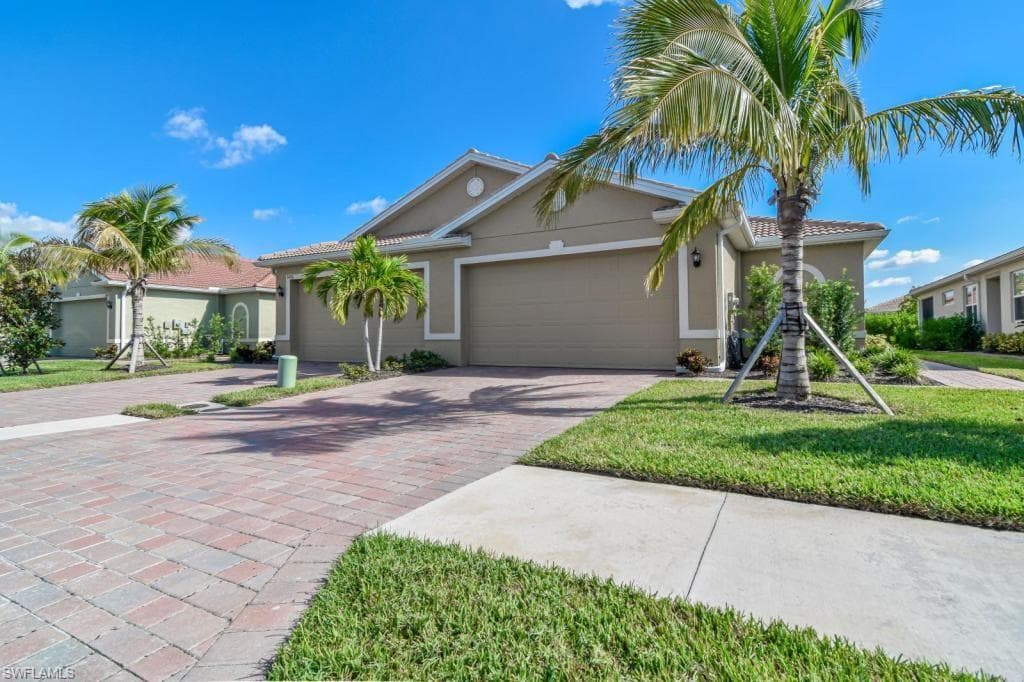 3005 Royal Gardens AVE FORT MYERS, FL 33916
