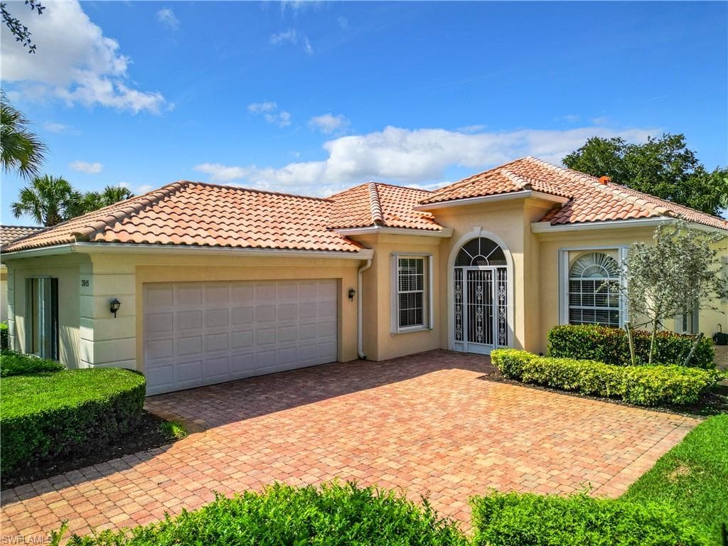 3915 Valentia WAY NAPLES, FL 34119