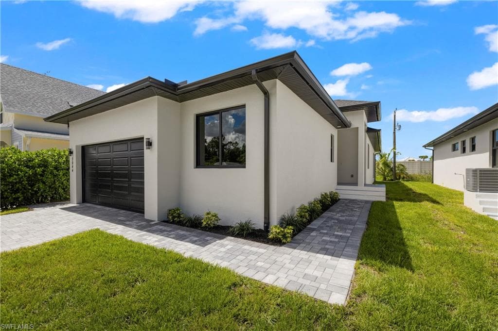 3012 Pine Tree DR NAPLES, FL 34112