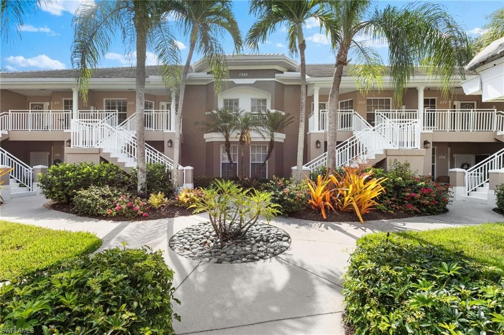 1980 Willow Bend CIR 104 NAPLES, FL 34109