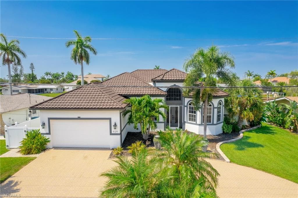 929 Lucerne PKWY CAPE CORAL, FL 33904