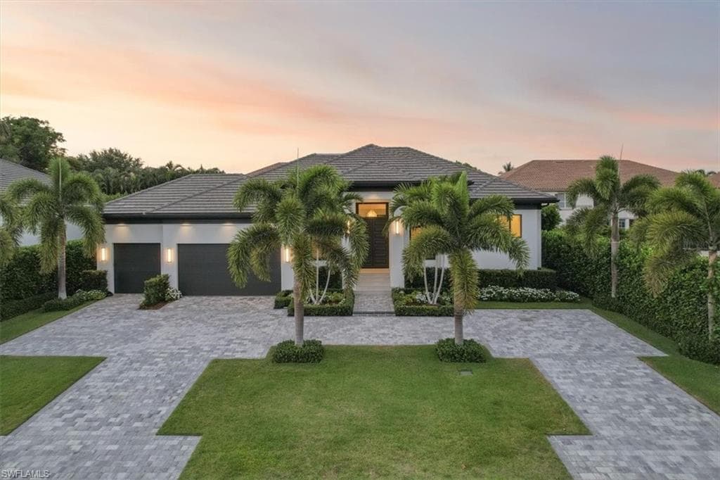 625 Parkview LN NAPLES, FL 34103