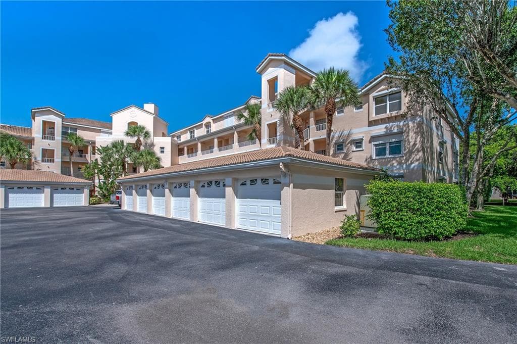 992 Woodshire LN D309 NAPLES, FL 34105