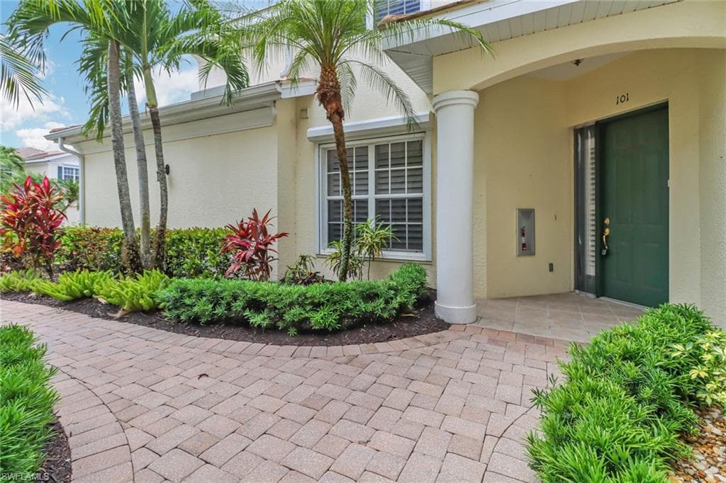 28645 San Lucas LN 101 BONITA SPRINGS, FL 34135