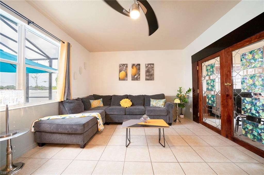 3224 1st AVE CAPE CORAL, FL 33993