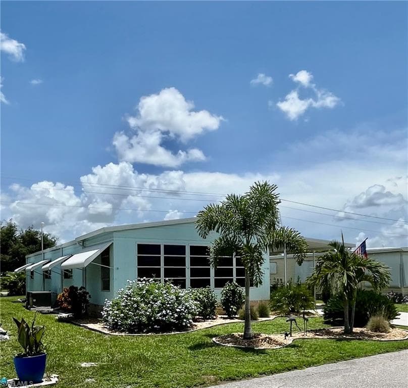 726 Knotty Pine CIR NORTH FORT MYERS, FL 33917