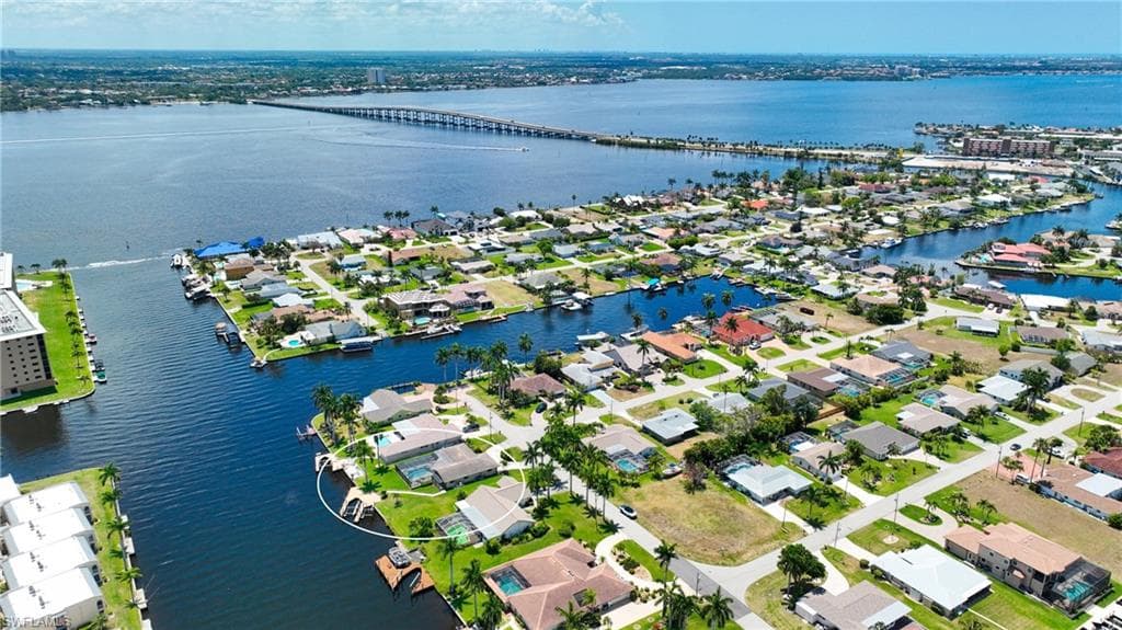 1921 SE 44th ST CAPE CORAL, FL 33904