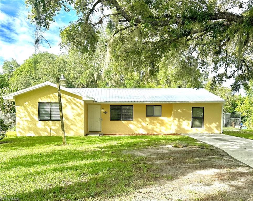 4043 N Edgewater CIR LABELLE, FL 33935