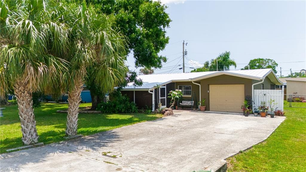 1213 Pondella CIR NORTH FORT MYERS, FL 33903