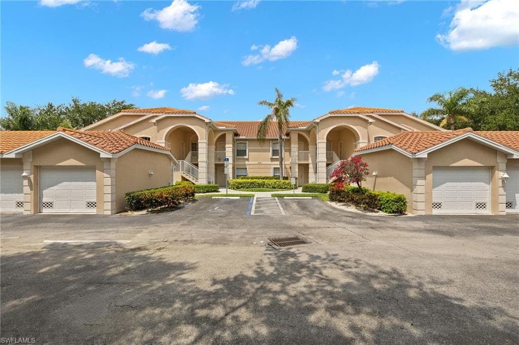 9720 Rosewood Pointe CT 201 BONITA SPRINGS, FL 34135