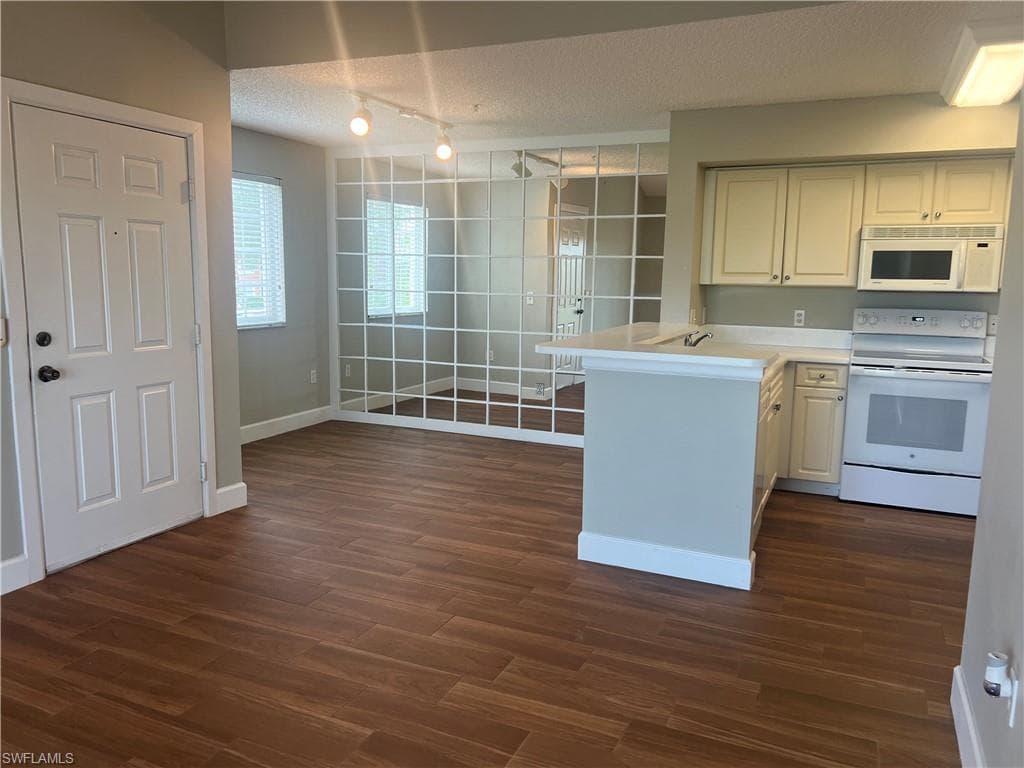 1150 Wildwood Lakes BLVD 208 NAPLES, FL 34104