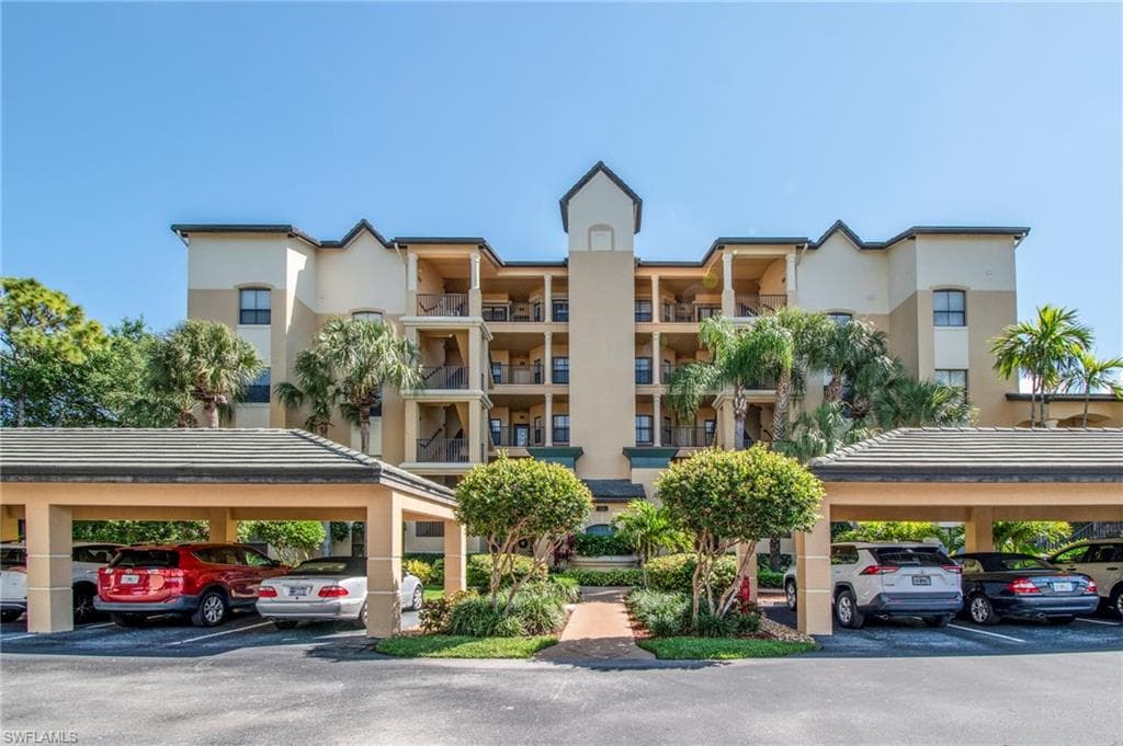 200 Vintage CIR D-403 NAPLES, FL 34119