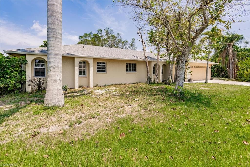 602 105th AVE N NAPLES, FL 34108