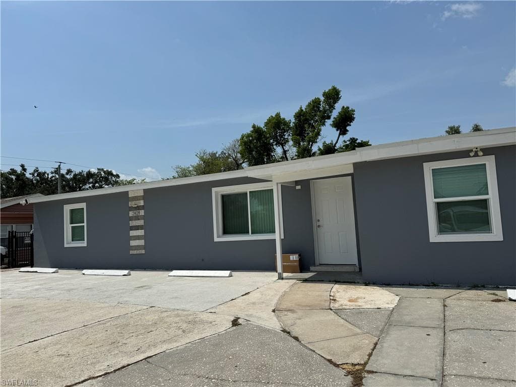 2429 South ST FORT MYERS, FL 33901