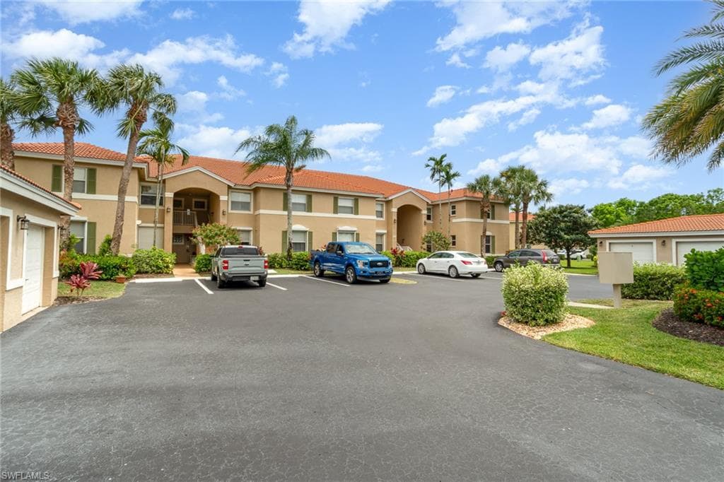 2408 Millcreek LN 104 NAPLES, FL 34119