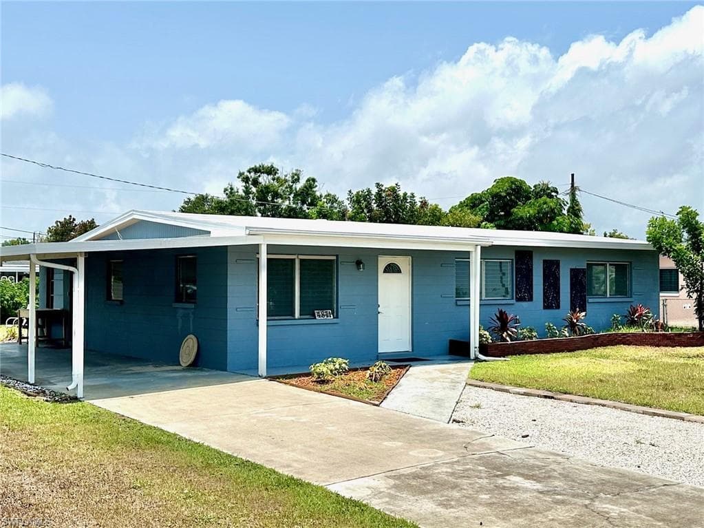 4871 Orange Grove BLVD NORTH FORT MYERS, FL 33903